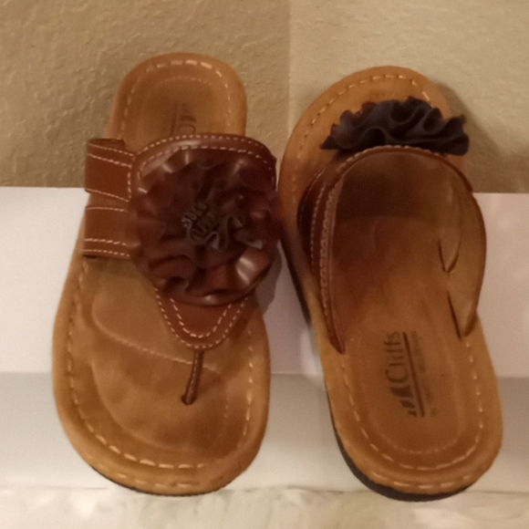Cliffs by White Mountain Sandals - Picture 3 of 16